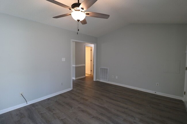 Building Photo - 899 Woodland Trace Dr