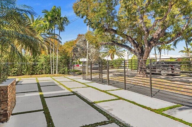 Building Photo - 1700 Cleveland Rd