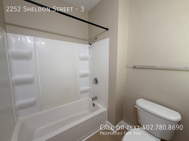 Building Photo - 2252 Sheldon St