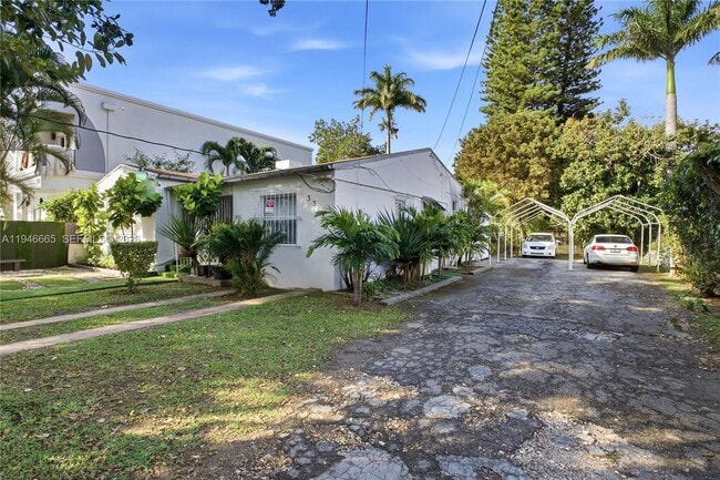 Building Photo - 3318 NW 19th Ave