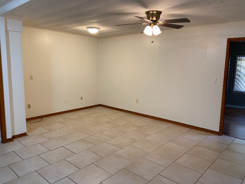 Building Photo - 878 Leeville Rd