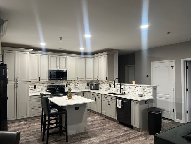 Building Photo - 400 Symphony Cir