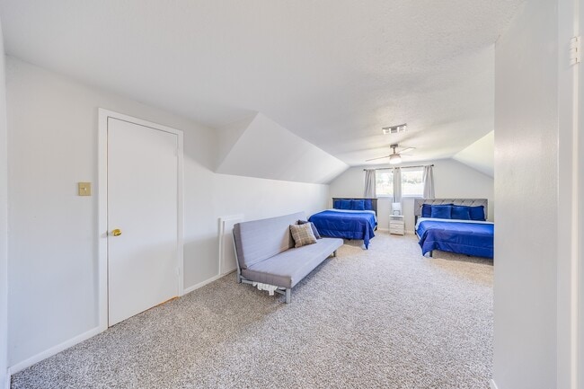 Building Photo - 2519 Lazy Lake Dr