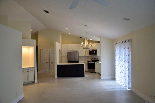 Building Photo - 210 Canterbury Dr W
