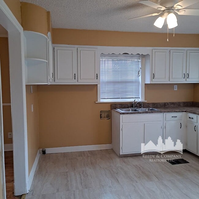 Building Photo - 2949 Yale Ave