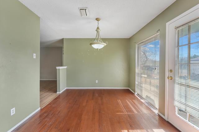 Building Photo - 1006 E Martin Ln