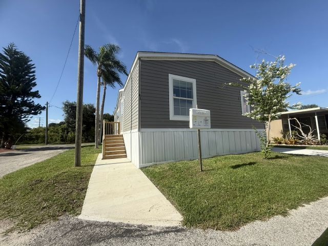 Building Photo - 3035 66th Ave N