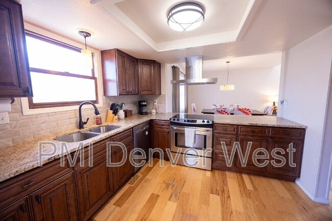 Building Photo - 16821 E Hialeah Ave