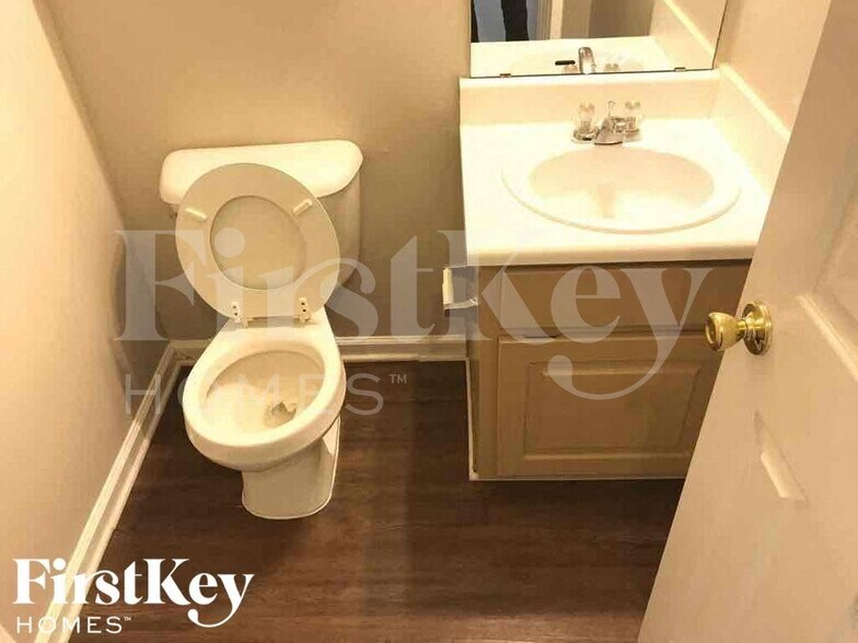 Building Photo - 338 Breeze Mdw