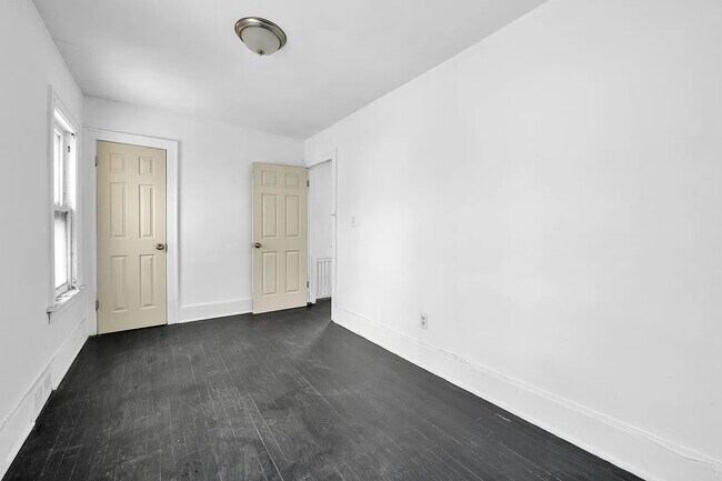 Building Photo - Charming 3-Bedroom Gem in Detroit