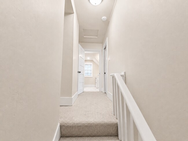 Building Photo - Heart of Bend Oasis: 3-Bedroom Home with Live-Edge Accents, New Carpet, and Fenced-In Parking