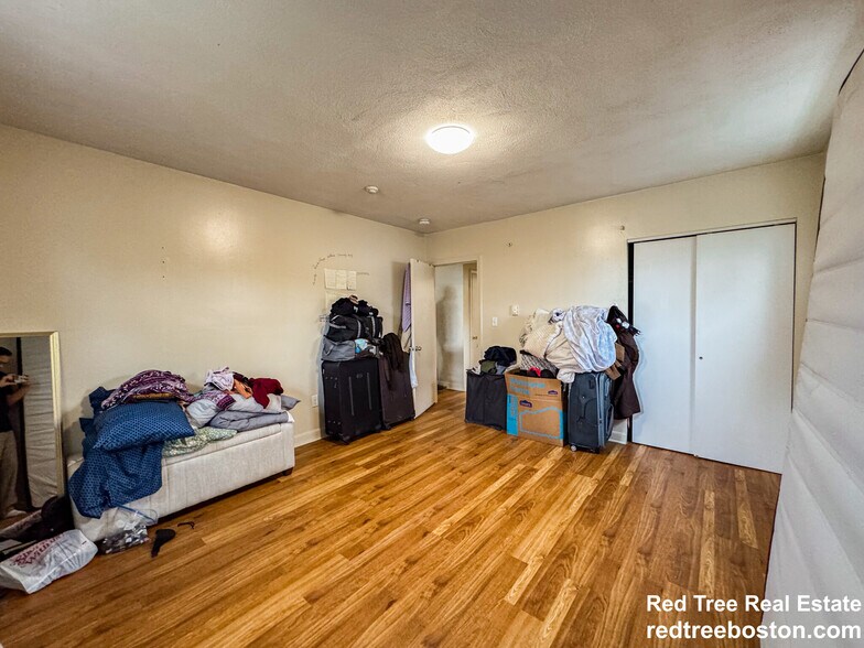 Building Photo - 11 Hodges Ave