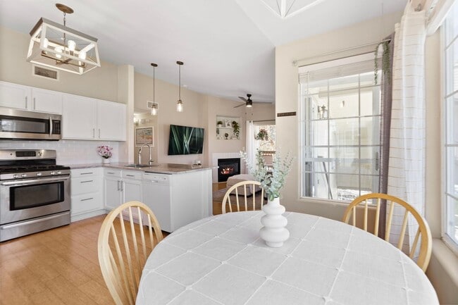Building Photo - Best 2 Bed, 2 Bath Condo in Willow Ranch.