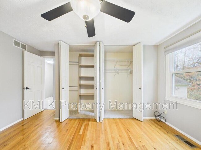 Building Photo - 874 Pleasant St