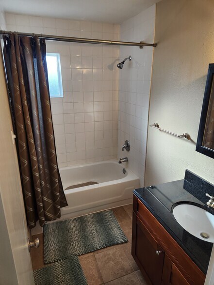 Building Photo - 6050 SW Taylors Ferry Rd