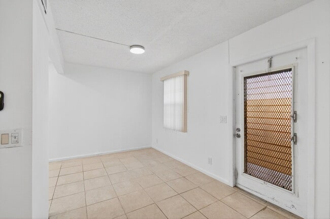 Building Photo - 2024 Hythe B