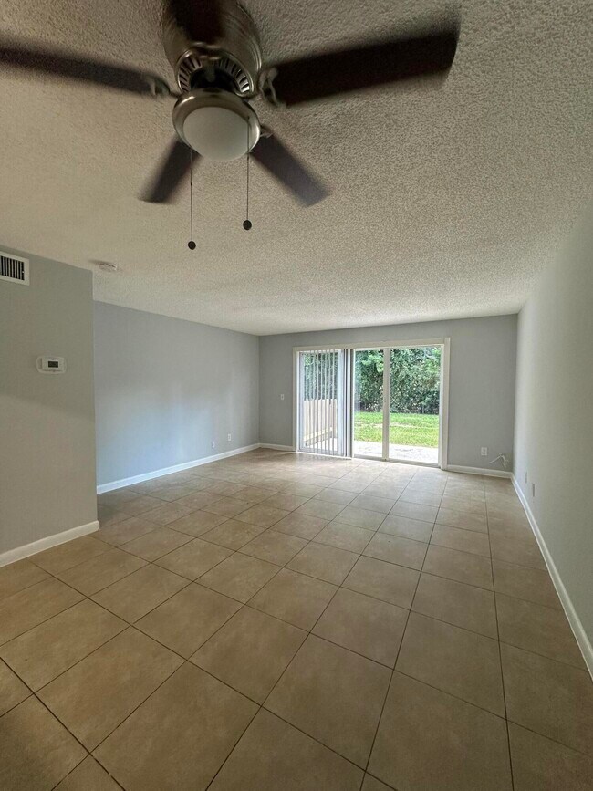 Building Photo - 205 Southland Dr