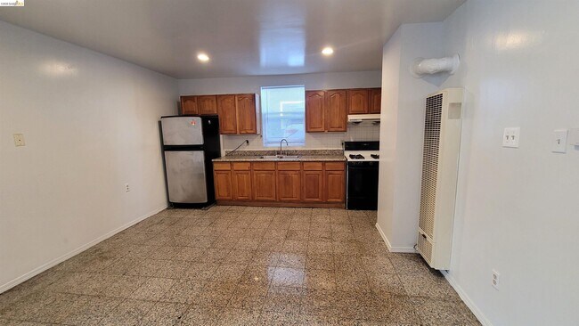 Building Photo - 540 Palace Ct