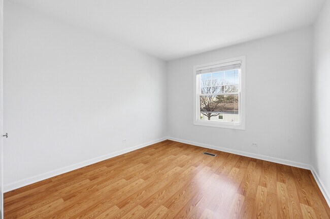 Building Photo - 377 Farmingdale Cir