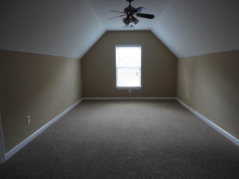 Building Photo - 5150 Hyde Trl