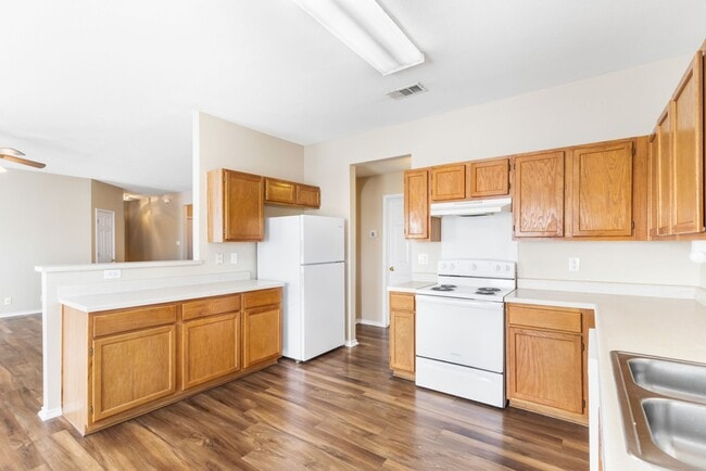 Building Photo - Well-Maintained 3-Bedroom Home – Ideal for Students & Professionals!