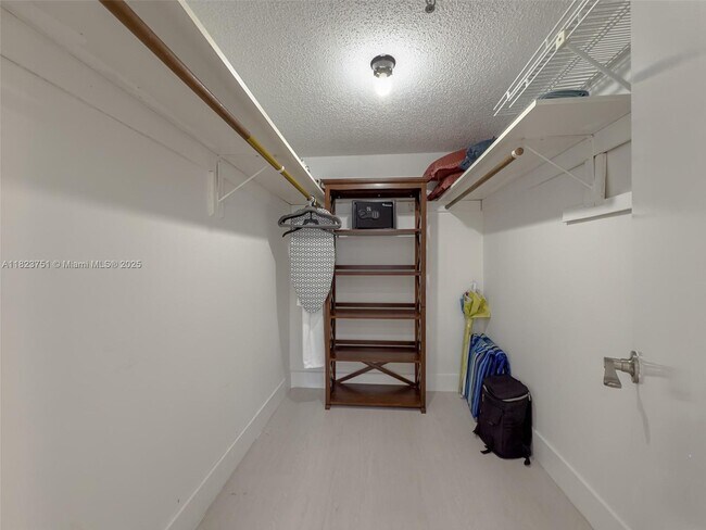 Building Photo - 250 NE 181st St