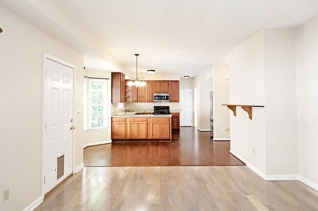 Building Photo - Move-In Ready, Dog-Friendly Preddy Creek Home