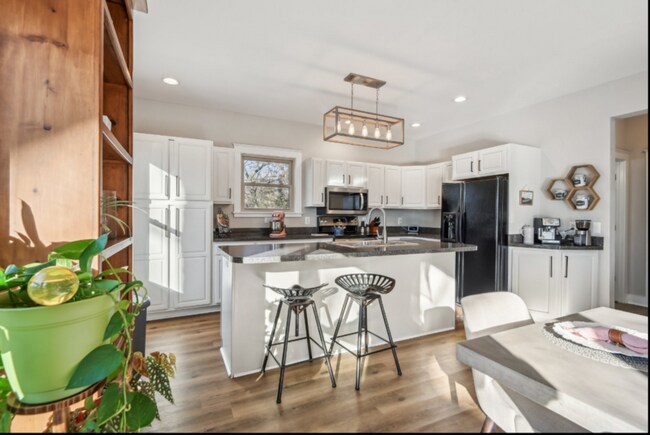 Building Photo - 4922 Lerch Dr