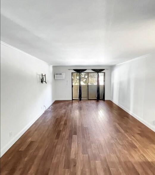 Building Photo - 837 N West Knoll Dr