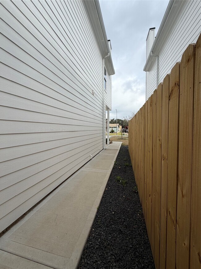 Building Photo - 10123 Grover Ln