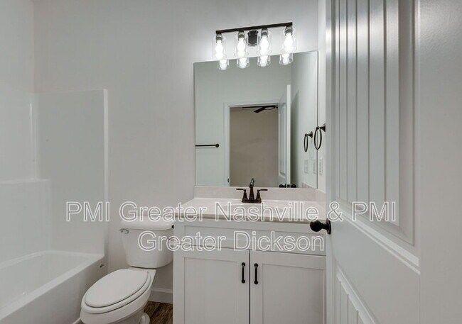 Building Photo - 732 Lucas Rd