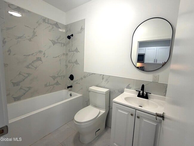 Building Photo - 5 Broadway