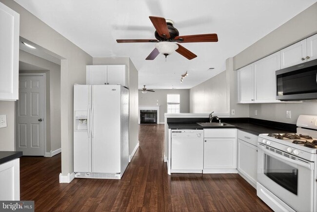 Building Photo - 2492 Wentworth Dr