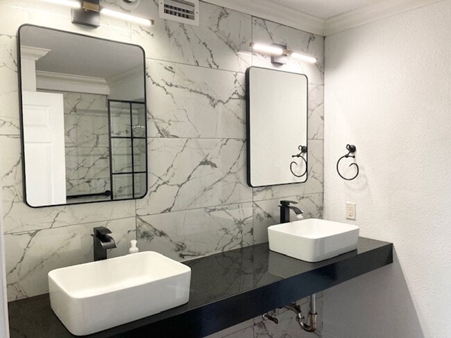 Building Photo - Casa Rio Waterfront Condominium