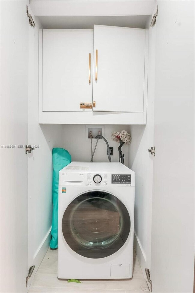 Building Photo - 100 Collins Ave