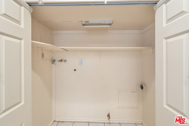 Building Photo - 9631 Crystal View Dr