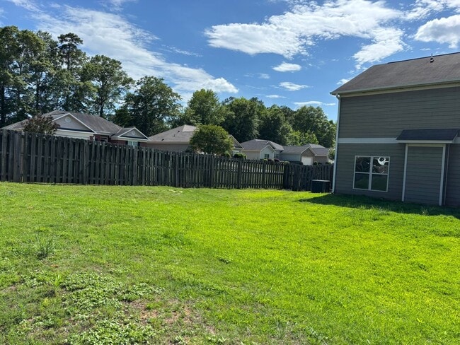 Building Photo - Gorgeous 4 Bedroom 2 1/2 Bath in Fortson Ga .