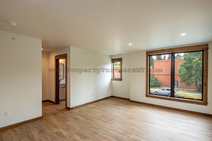 Building Photo - 824 S 8th Ave