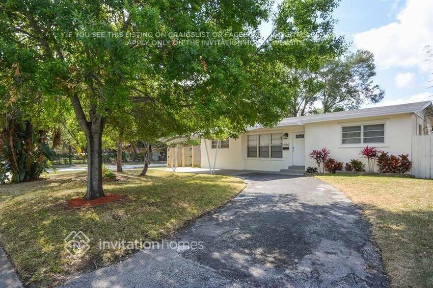 Building Photo - 3100 SW 20th Ct