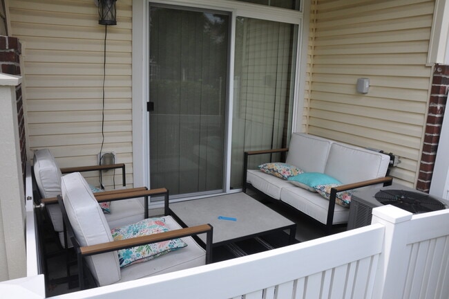 Building Photo - 9641 Linden Ln N