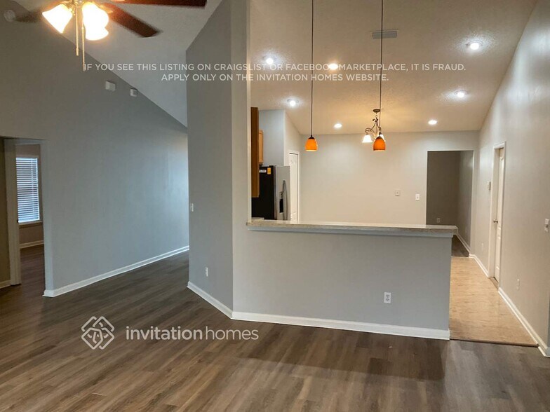Building Photo - 14079 Crestwick Dr W