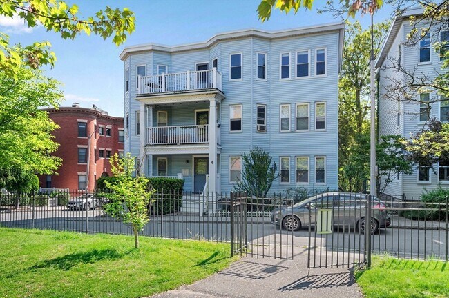 Building Photo - 4 Linden Ct