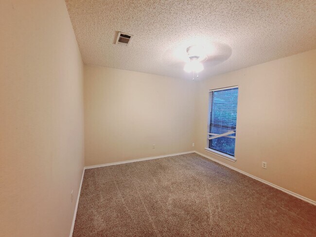 Building Photo - Cozy & Affordable 2 Bedroom in Carrollton!