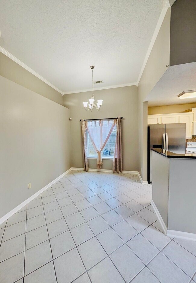 Building Photo - 1470 Estacada Way