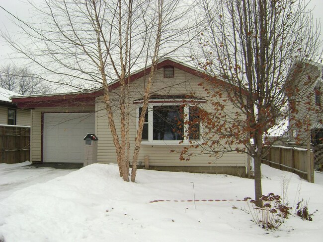 Primary Photo - 733 Christianson Ave
