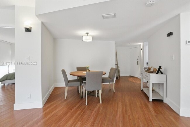 Building Photo - 3101 N Country Club Dr