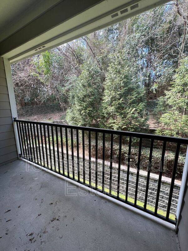 Building Photo - 210 Fountainhead Ln