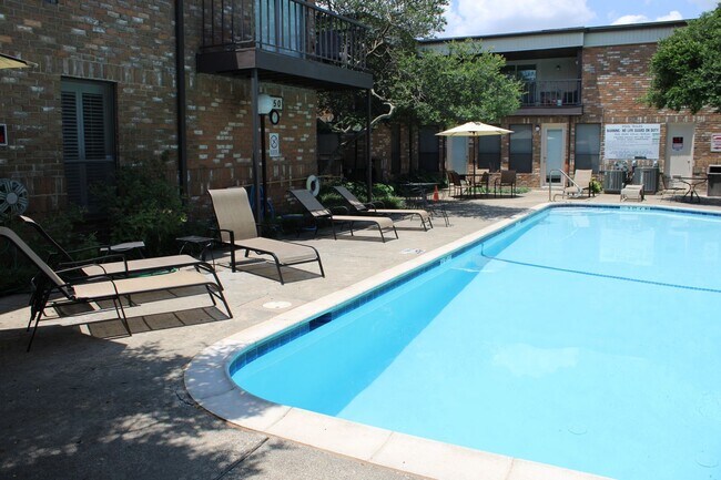 Building Photo - Birchbrook Drive