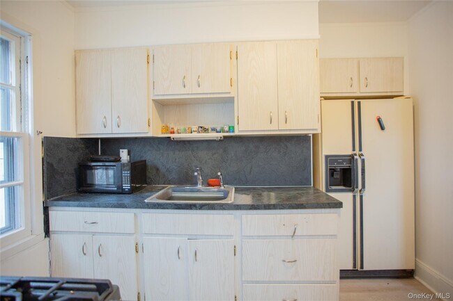 Building Photo - 76 Clayton Ave