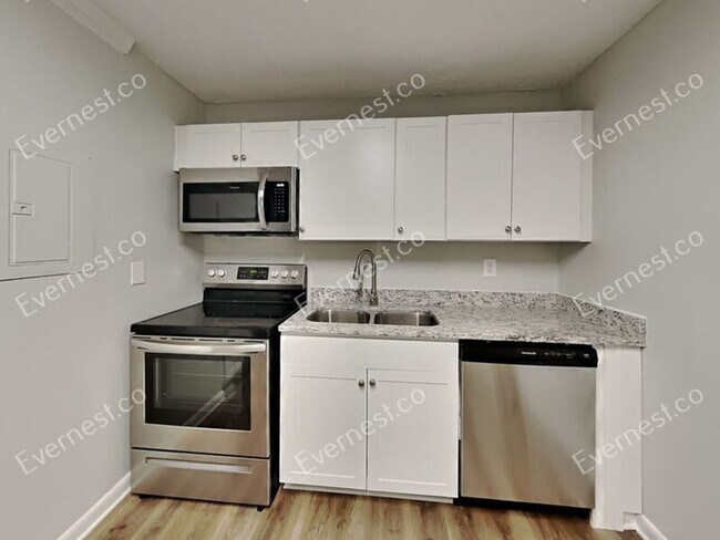 Building Photo - 2168 Rexford Dr